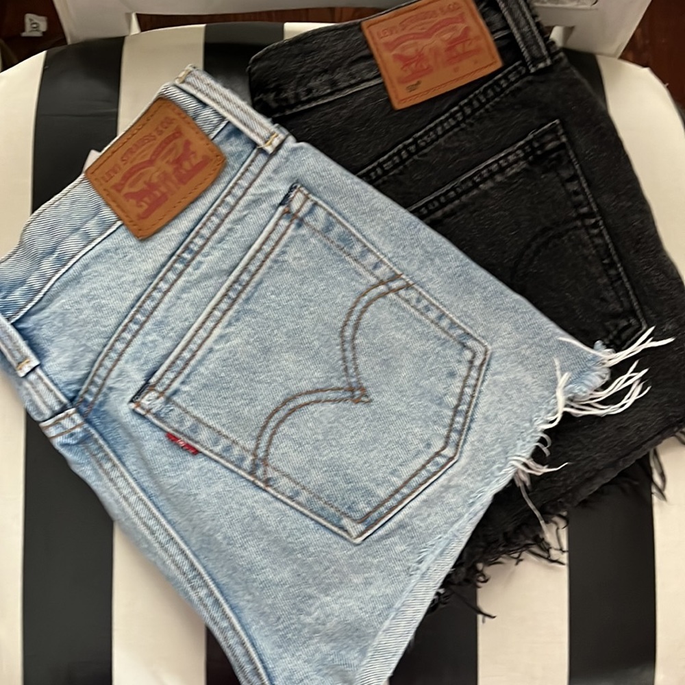 LEVI’S LOT SIZE 28 CUT OFF BUTTON FLY DENIM WEDGIE FIT